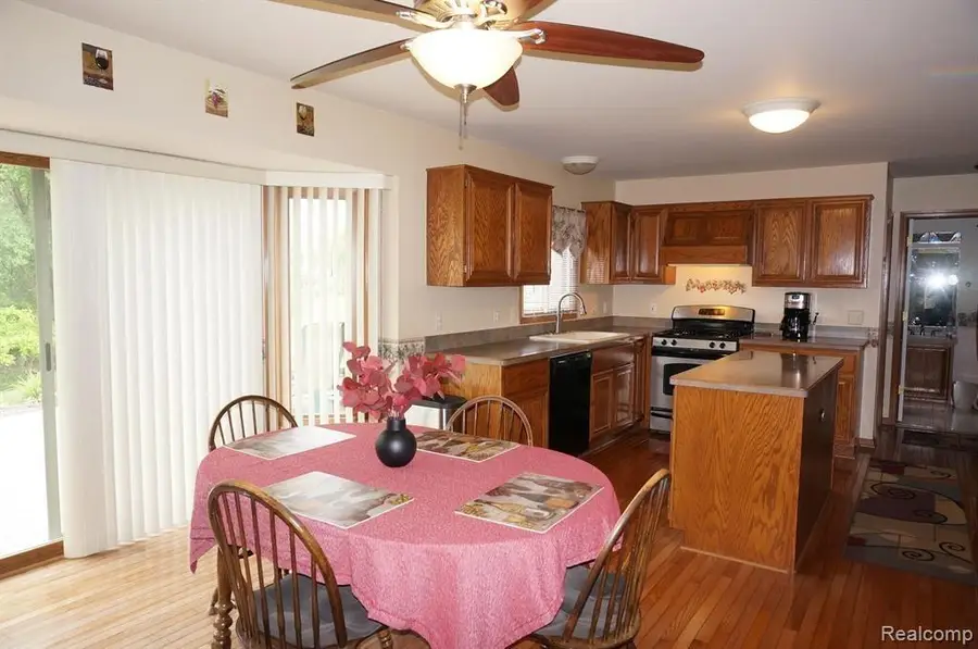 49954 Willowood, Macomb, MI  - #3