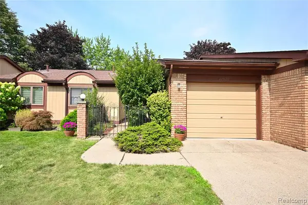 27820 Hollywood, Warren, MI 48093