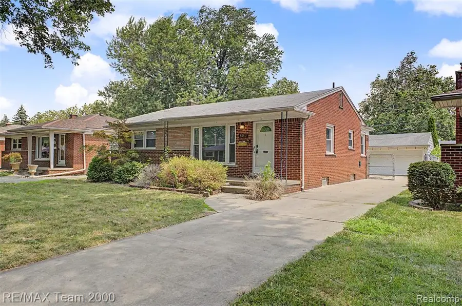 8350 N Evangeline, Dearborn Heights, MI 48127 - #2