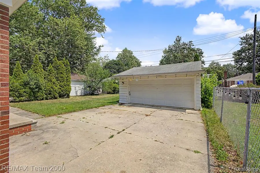 8350 N Evangeline, Dearborn Heights, MI 48127 - #3
