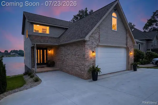 3429 Rolston, Fenton, MI 48430