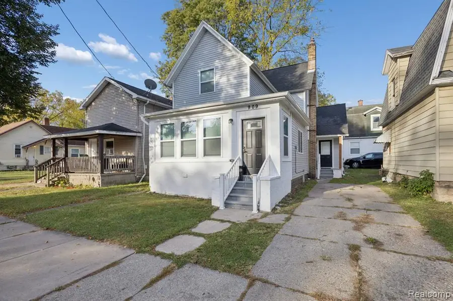 909 N Pine, Lansing, MI 48906 - #2