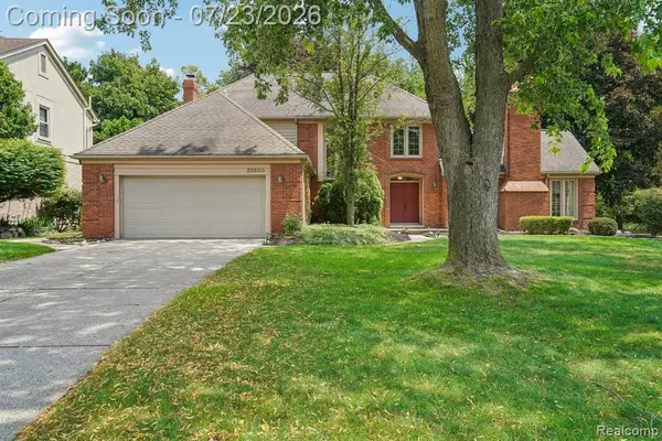 25900 Hunt Club, Farmington Hills, MI 48335