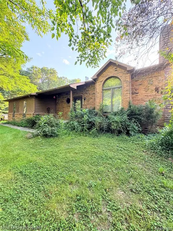 12983 Noling Woods, South Lyon, MI 48178