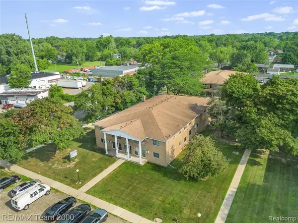 26305 W 7 Mile #101, Redford, MI 48240