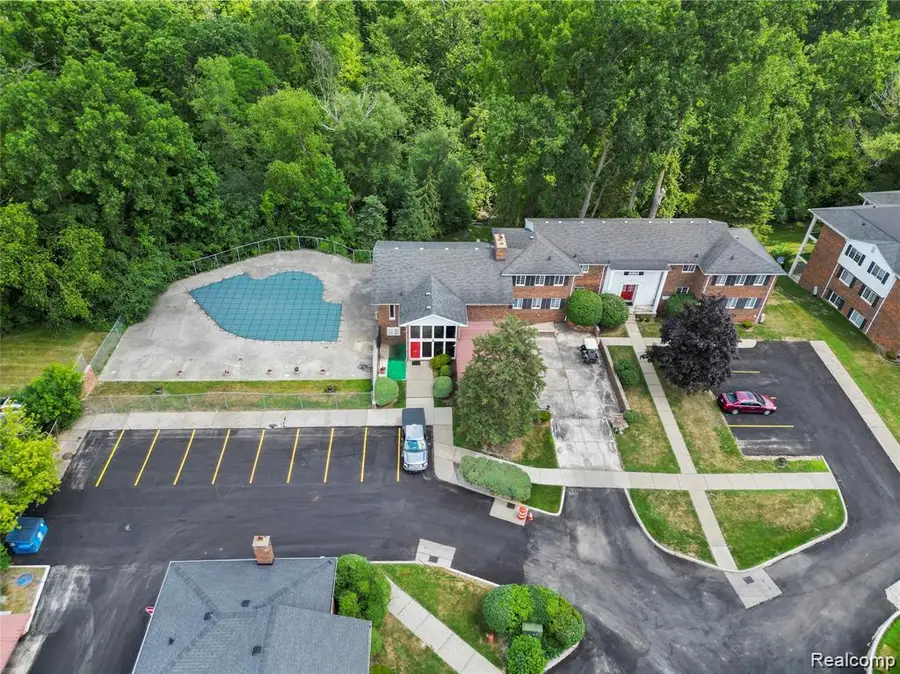 25307 Shiawassee #202, Southfield, MI 48033 - #2