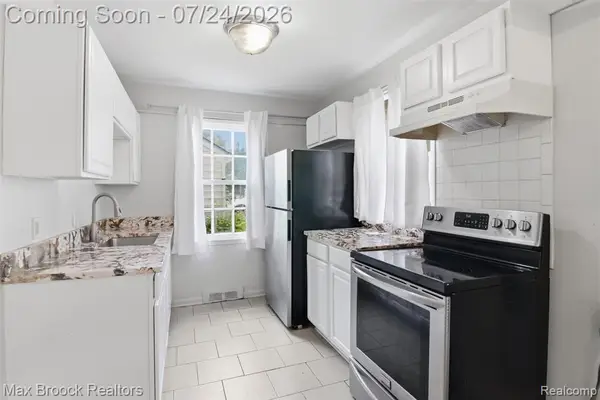 10431 Corning, Oak Park, MI 48237