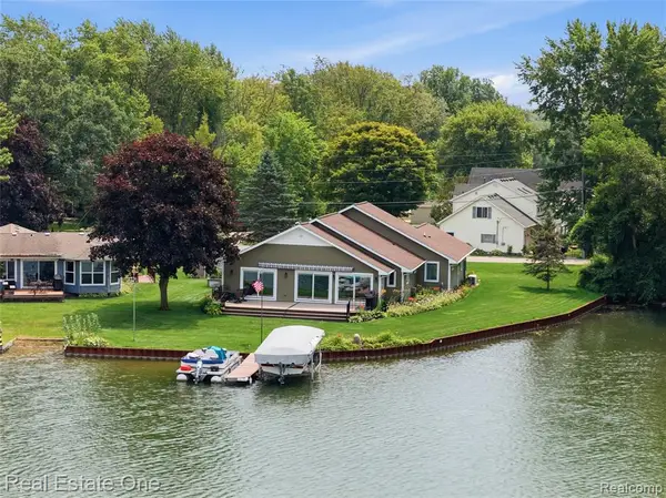 2939 Tamarack Lake, Pinckney, MI 48169