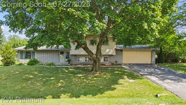 32312 W Wayburn, Farmington, MI 48334