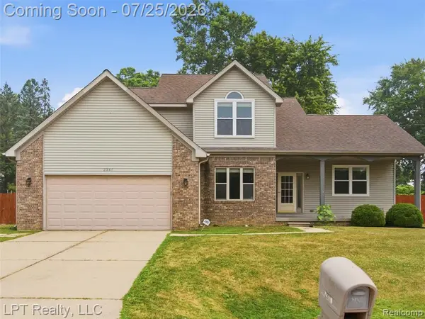 2347 Meadowlane, Burton, MI 48519