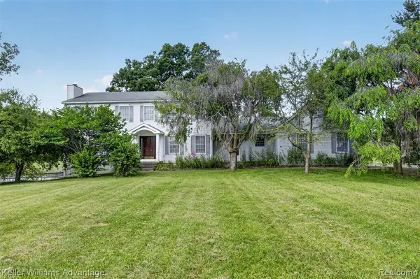 2360 White Birch, Howell, MI 48843