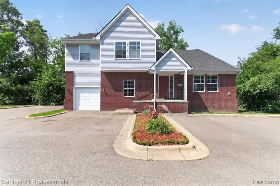 2042 Decker, Walled Lake, MI 48390 - #2