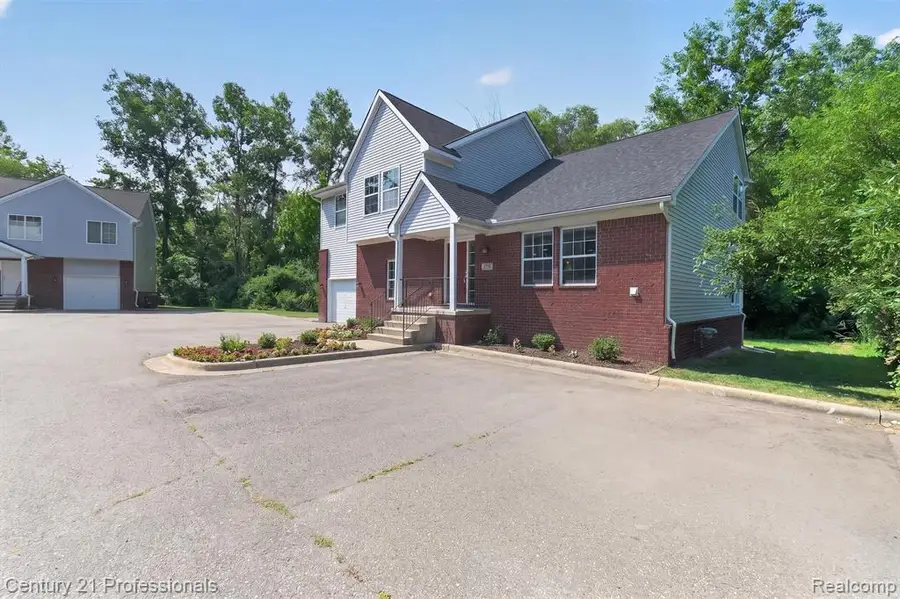 2042 Decker, Walled Lake, MI 48390 - #3