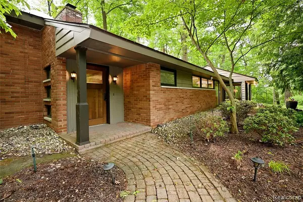 3310 Dogwood, Bloomfield Hills, MI 48304