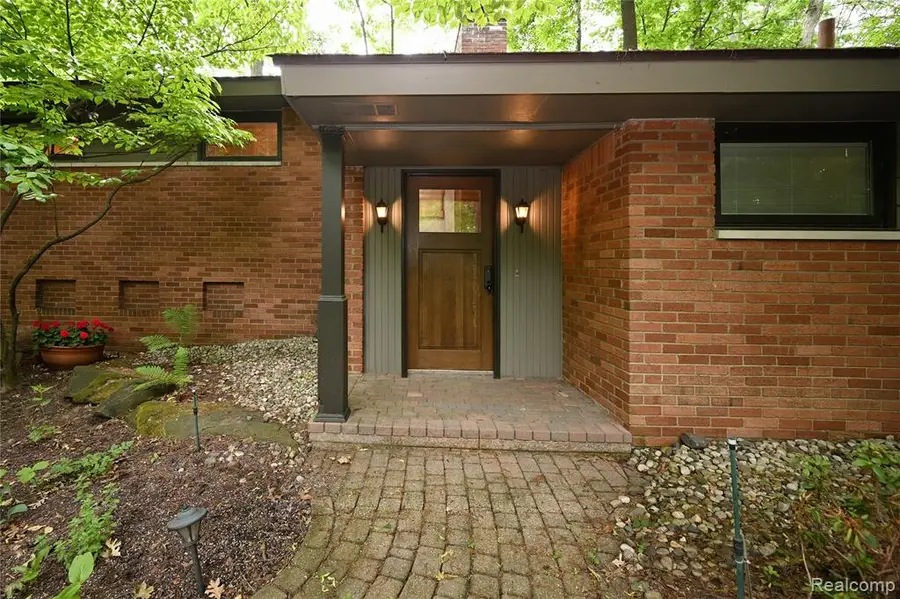 3310 Dogwood, Bloomfield Hills, MI 48304 - #3