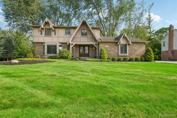 36339 Parklane, Farmington Hills, MI 48335