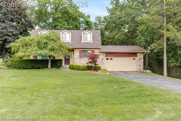 1317 S Williams Lake, Waterford, MI 48327