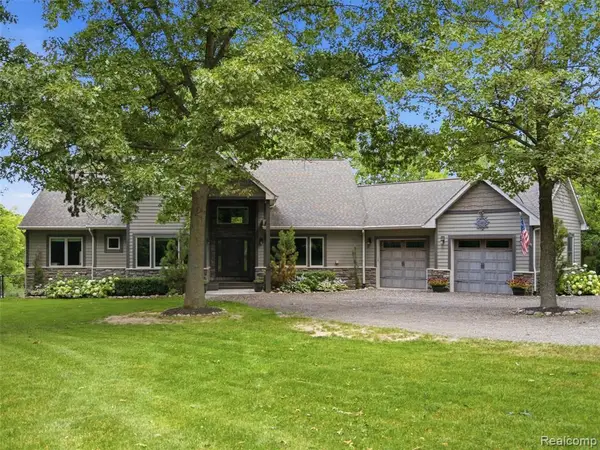 7055 Randall, Fenton, MI 48430