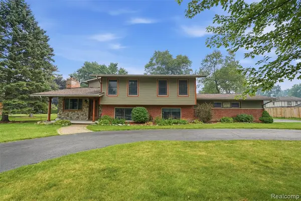 3454 Paddington, Troy, MI 48084