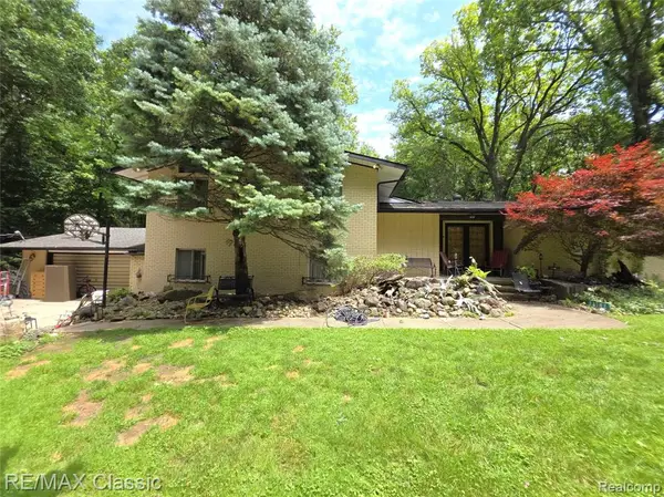 25650 Mcallister, Southfield, MI 48033