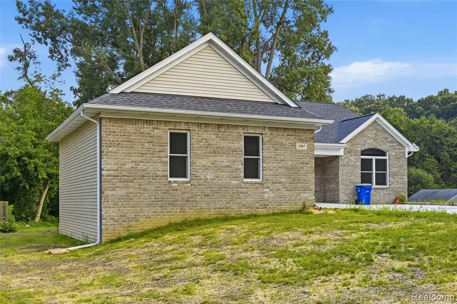 3907 Pontiac Lake, Waterford, MI 48328 - #2