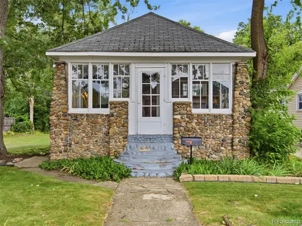 305 Renshaw, Clawson, MI 48017