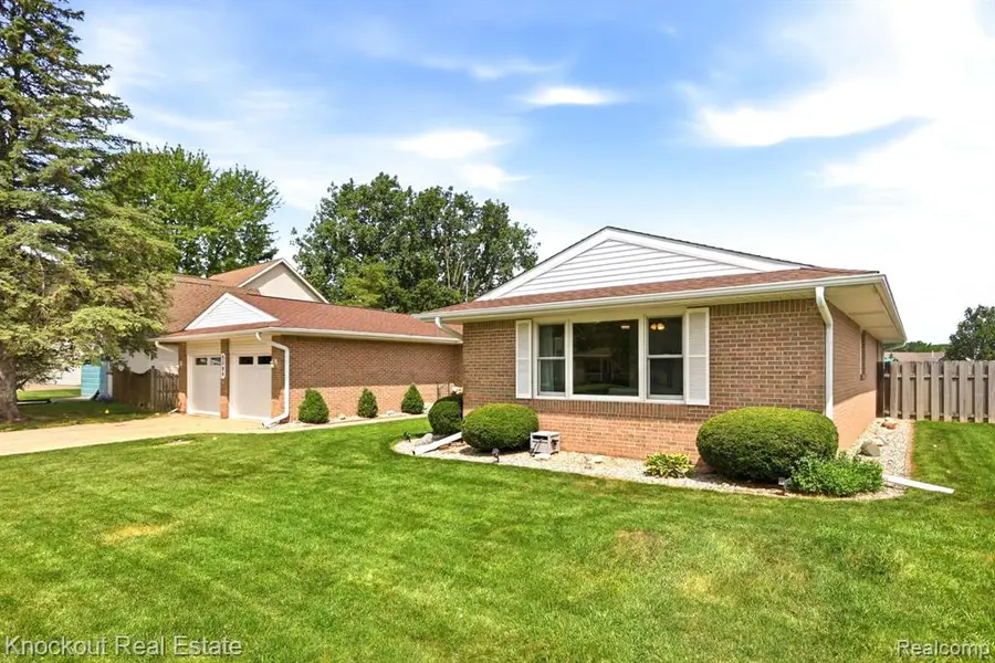 5094 Dustine, Saginaw, MI 48603 - #2