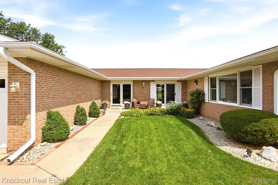 5094 Dustine, Saginaw, MI 48603 - #3