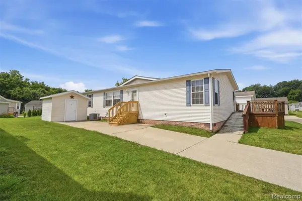 11784 Stoneridge, South Lyon, MI 48178