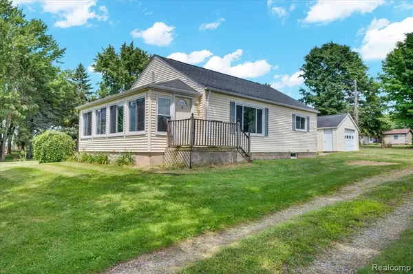 3852 N Lapeer, Lapeer, MI 48446