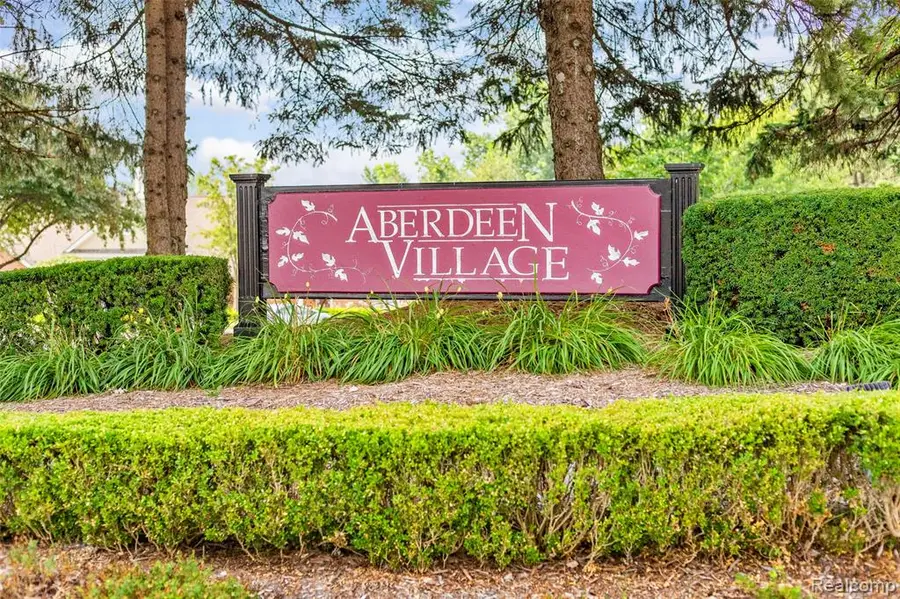 56472 Chesapeake #71, Utica, MI 48316 - #2