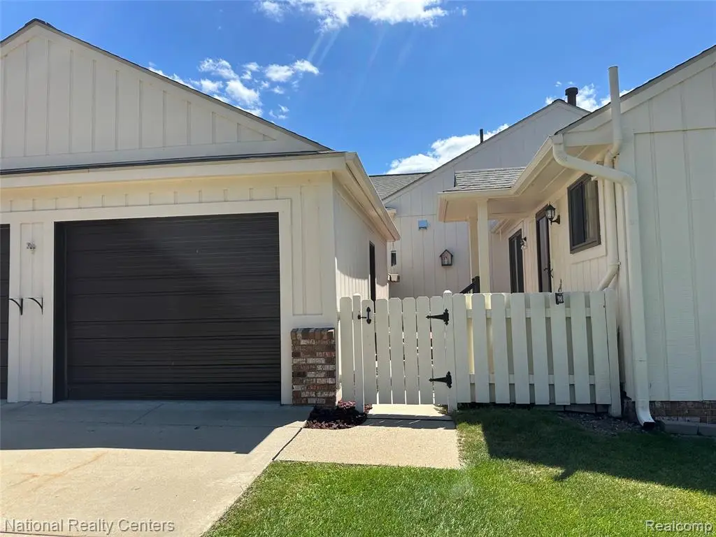 9840 Cambridge #4, South Lyon, MI 48178 - #1