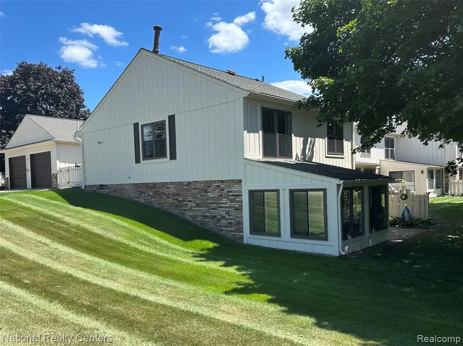 9840 Cambridge #4, South Lyon, MI 48178 - #2