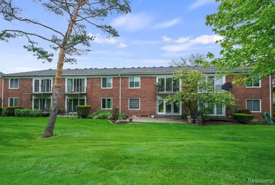 2472 Mulberry #22, Bloomfield Hills, MI 48302 - #3