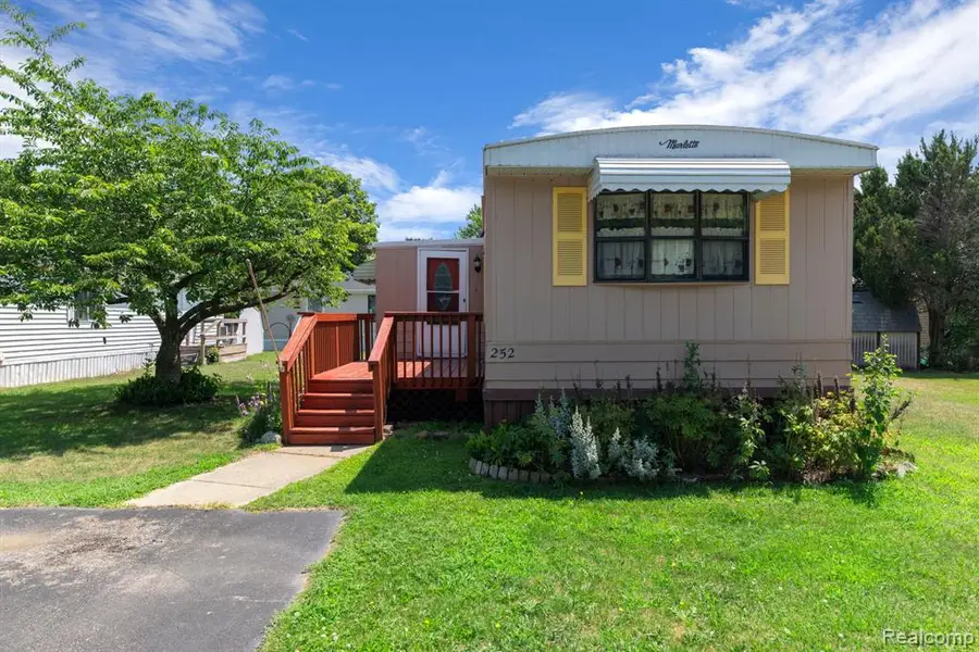 351 North Squir Road, Auburn Hills, MI 48326 - #2