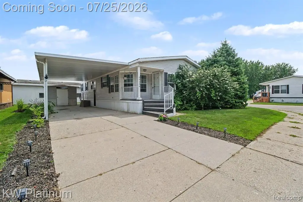 49454 Wisteria, Utica, MI 48315 - #1