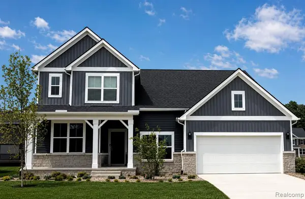 51453 Deerbrook, Macomb, MI 48042