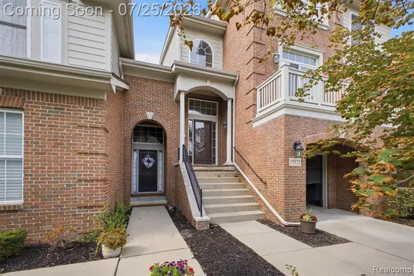 37576 Newburgh Park Circle, Livonia, MI 48152