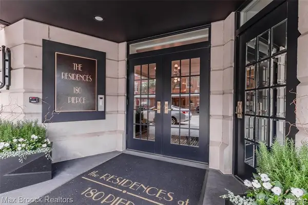 180 Pierce St Unit 4, Birmingham, MI 48009