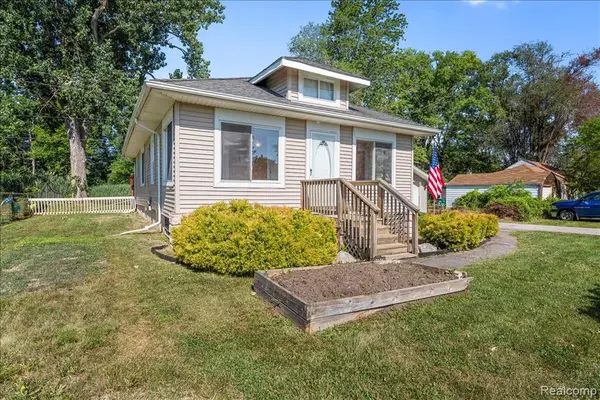 34868 W Jefferson, Rockwood, MI 48173