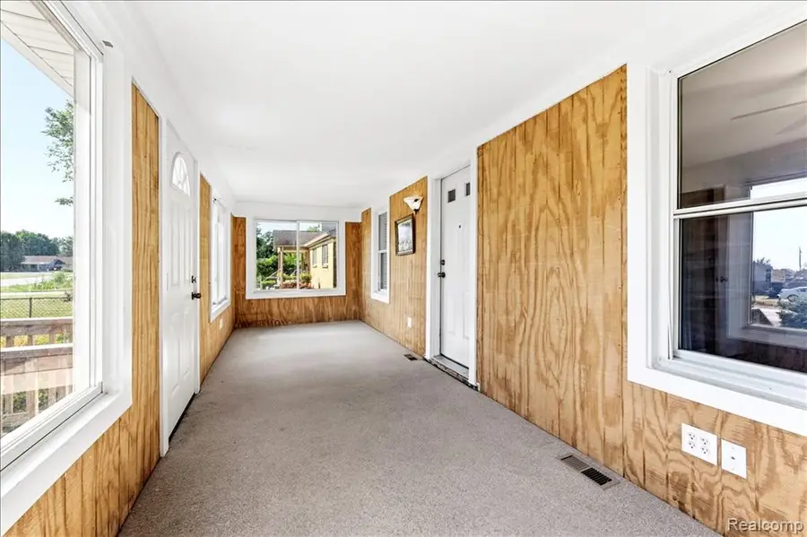 34868 W Jefferson, Rockwood, MI 48173 - #3