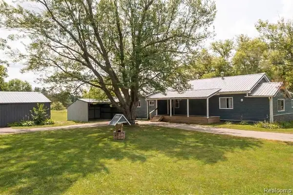 5761 Genesee, Lapeer, MI 48446