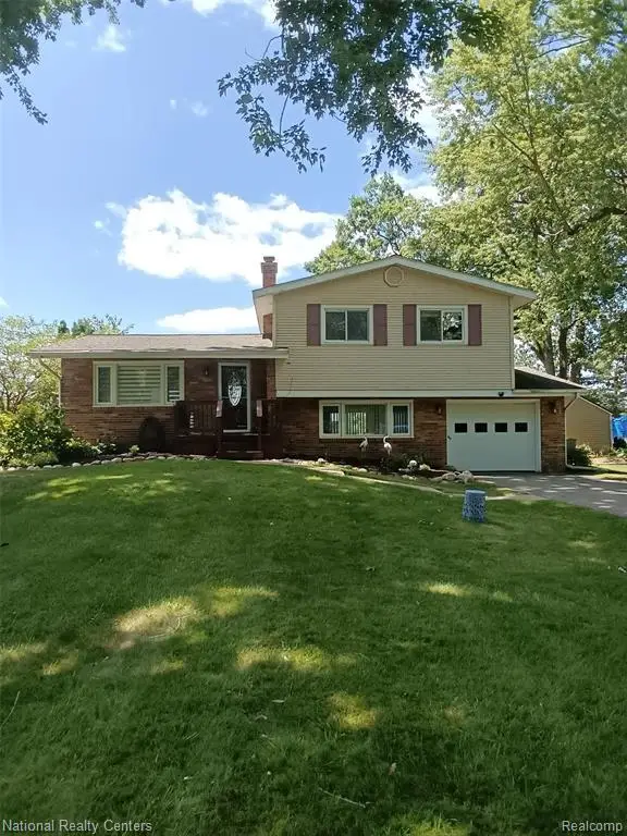 15280 Riviera Shores, Holly, MI 48442