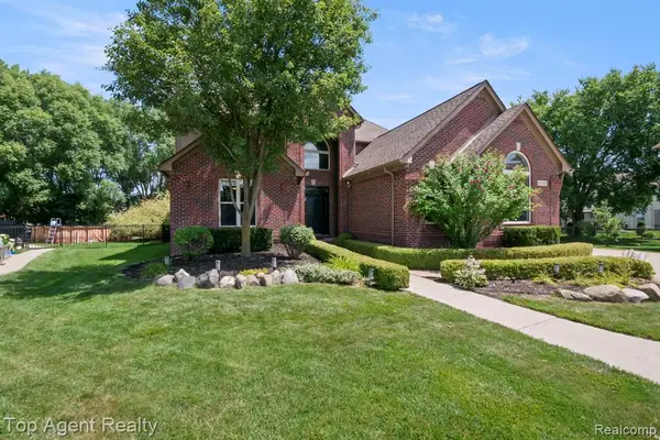 53268 Kakos, New Baltimore, MI 48051
