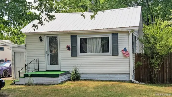 2505 Egleston, Burton, MI 48509