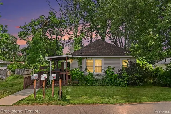 808 Emmett, Jackson, MI 49203