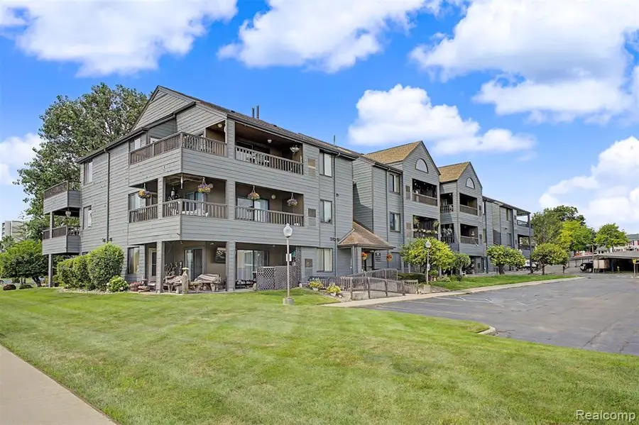 2445 Riverside #304, Trenton, MI 48183 - #3