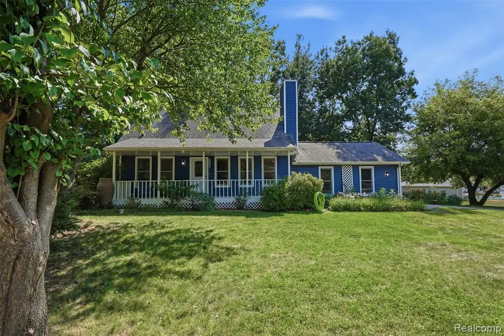 836 Alpine, Fenton, MI 48430 - #1