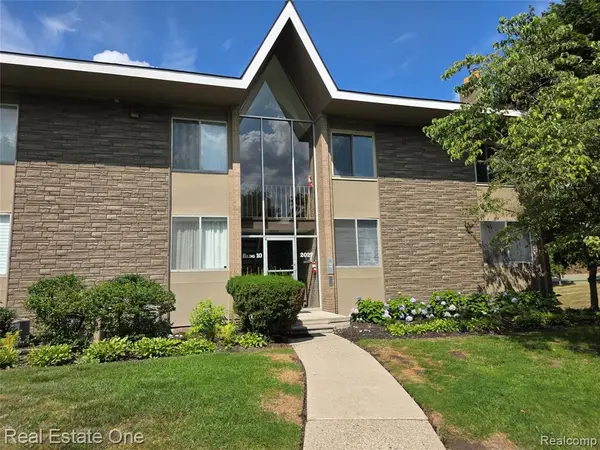 2027 Klingensmith #70, Bloomfield Hills, MI 48302