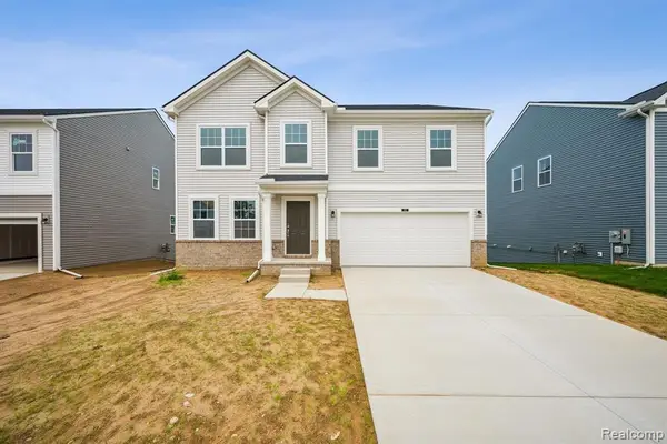 387 Edge Brook, Holly, MI 48442